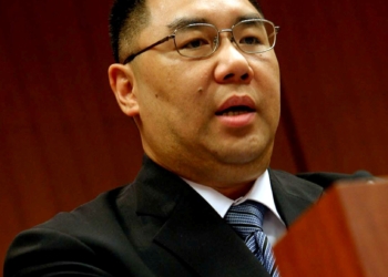 Chui discute áreas marítimas em Pequim. Calendário de cheques a chegar