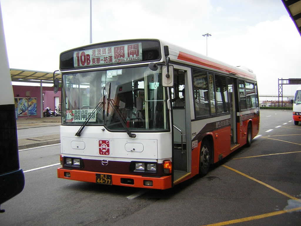 Autocarros | Governo assina contrato com TCM