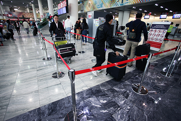 “Bebinca” | Aeroporto afectado “parcialmente”. Cancelados 26 voos; uma centena de pessoas retidas nos terminais de transportes