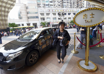 Transportes | Proprietários de táxis querem cooperar com a Uber