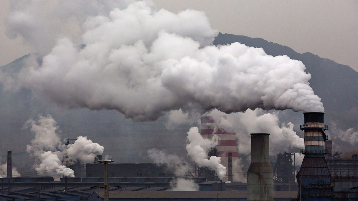 Poluição | Alerta vermelho em Pequim deve-se a “mudança de postura” do Governo