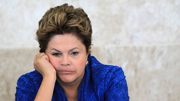 Brasil | Dilma cada vez mais afastada do poder. Residentes preocupados