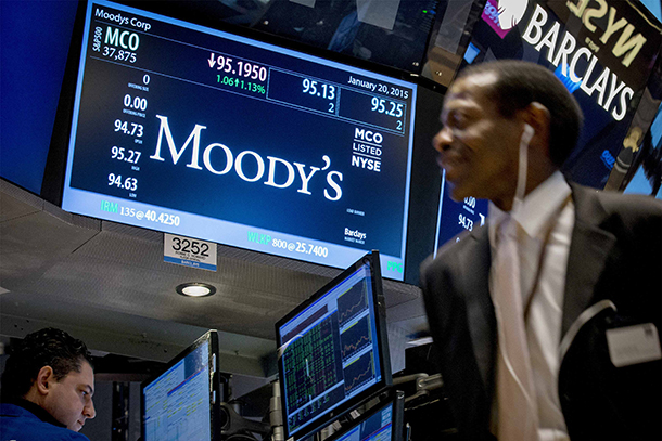 Economia | Moody’s baixa rating. Governo desvaloriza