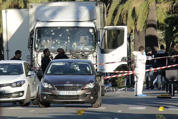 Nice | Cidadãos atropelados por camião nas comemorações do Dia da Bastilha