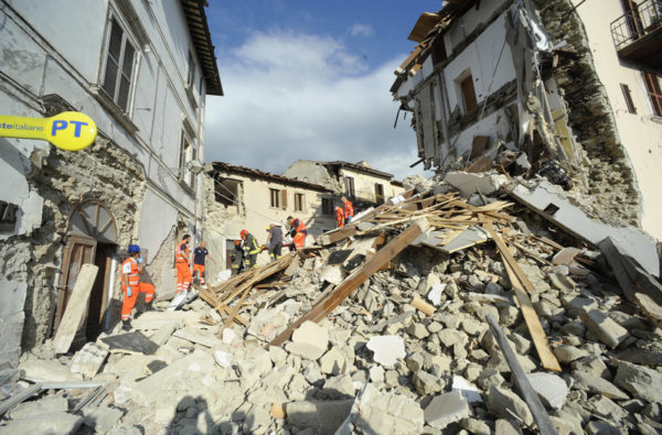 Itália | Sismo deixa rasto de destruição na região de Perugia
