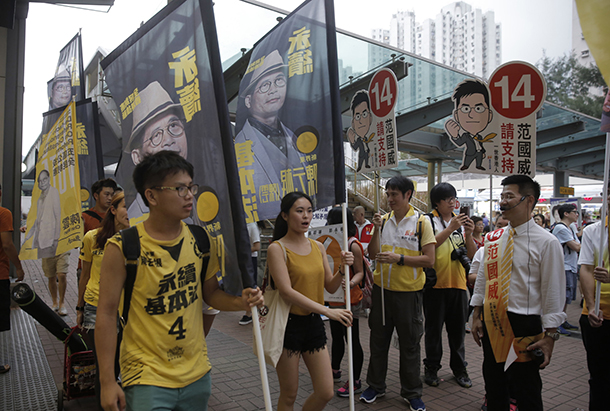 Hong Kong elegeu deputados sob fortes medidas de segurança