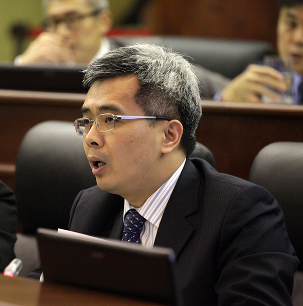 Substâncias perigosas | Wong Sio Chak garante que armazéns são seguros