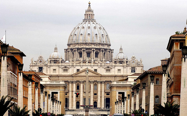 Pequim faz “esforços constantes” para melhorar relações com o Vaticano