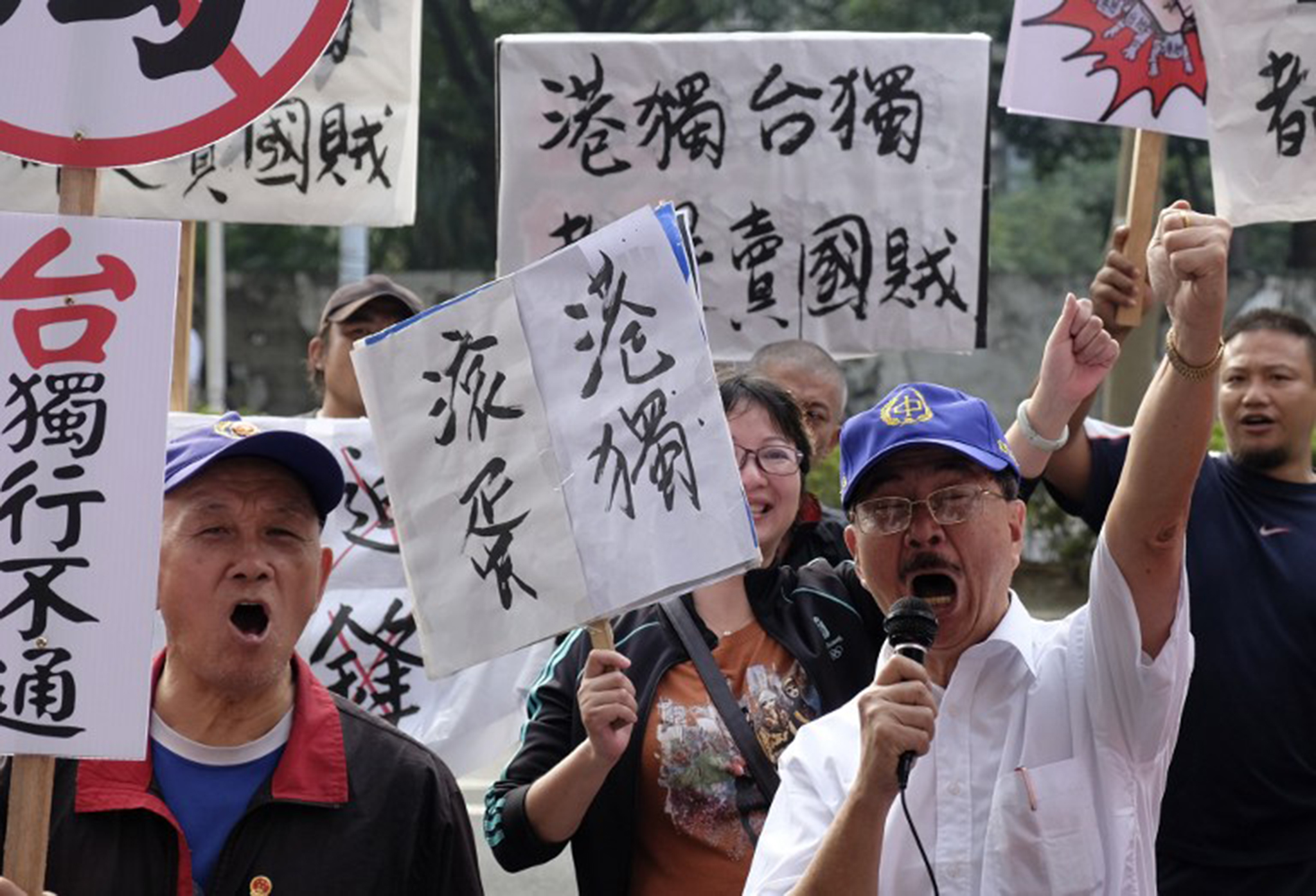 Grupos pró-China em Taiwan protestam contra activista e deputados de Hong Kong