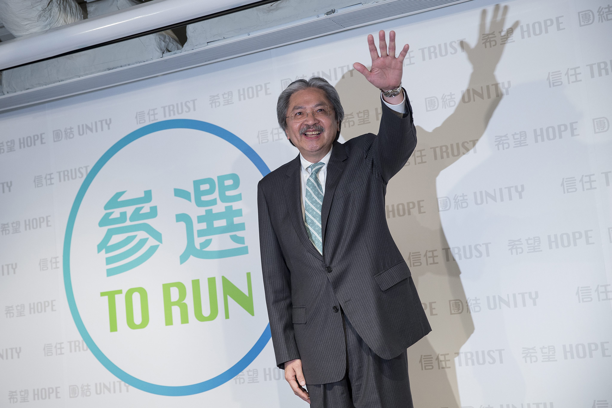 Hong Kong | John Tsang anuncia candidatura a Chefe do Executivo