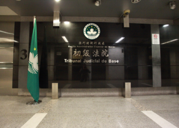 Familiares de Ho Chio Meng faltam à primeira audiência do julgamento conexo