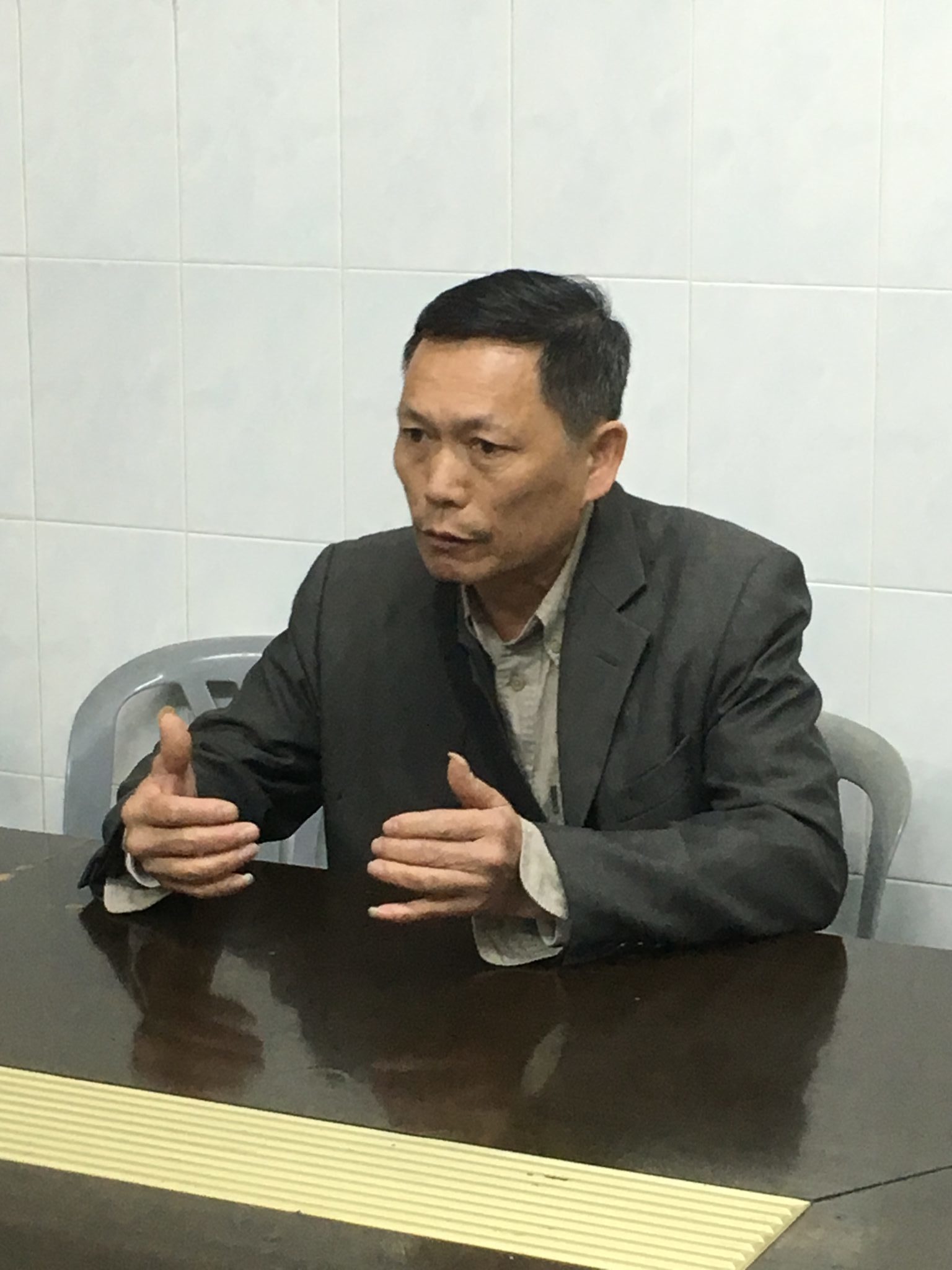 Agressão | Residente quer entregar carta a Wong Sio Chak