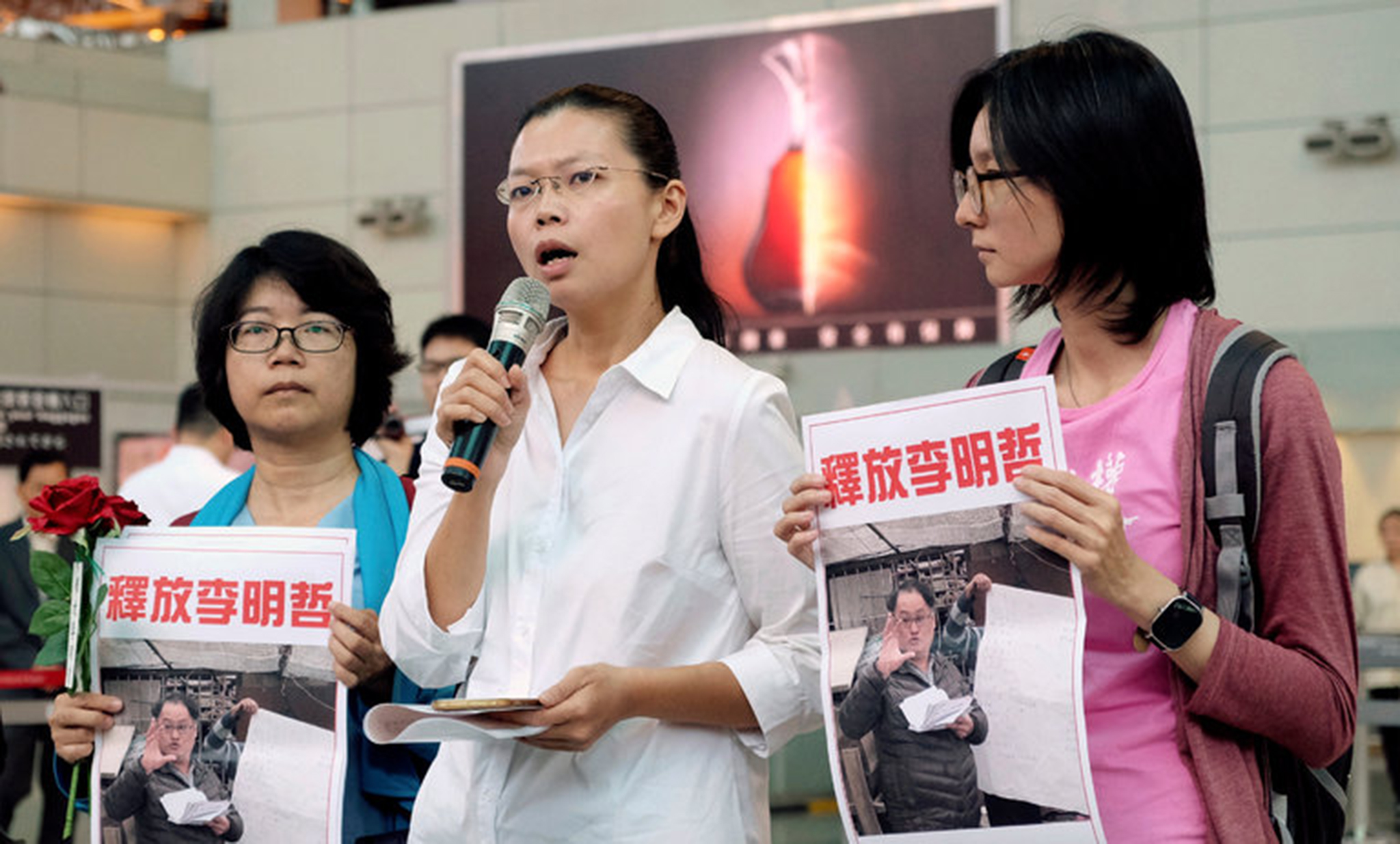 Mulher de activista de Taiwan impedida de entrar em Pequim