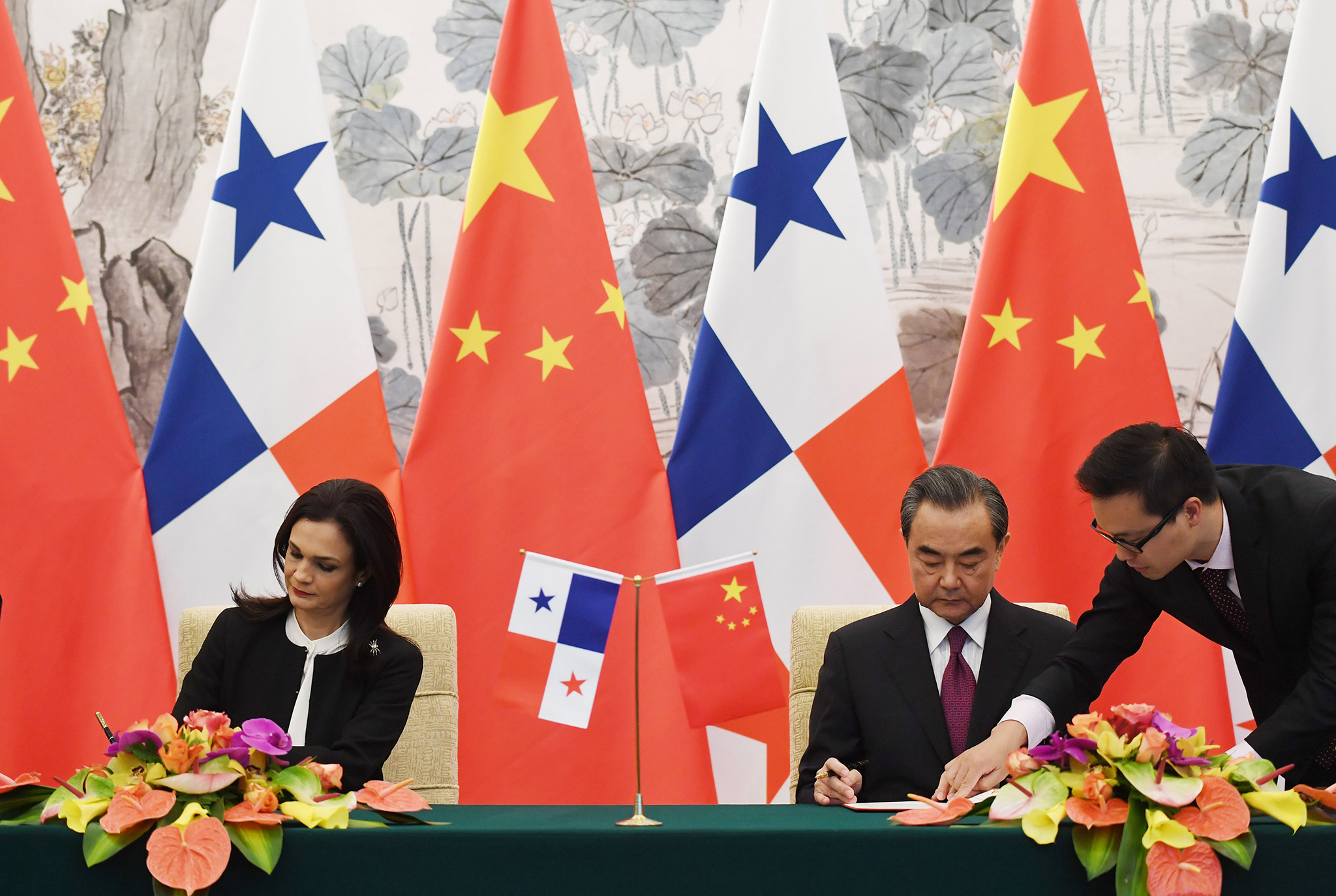 Diplomacia | Panamá aproxima-se da China e corta relações com Taiwan