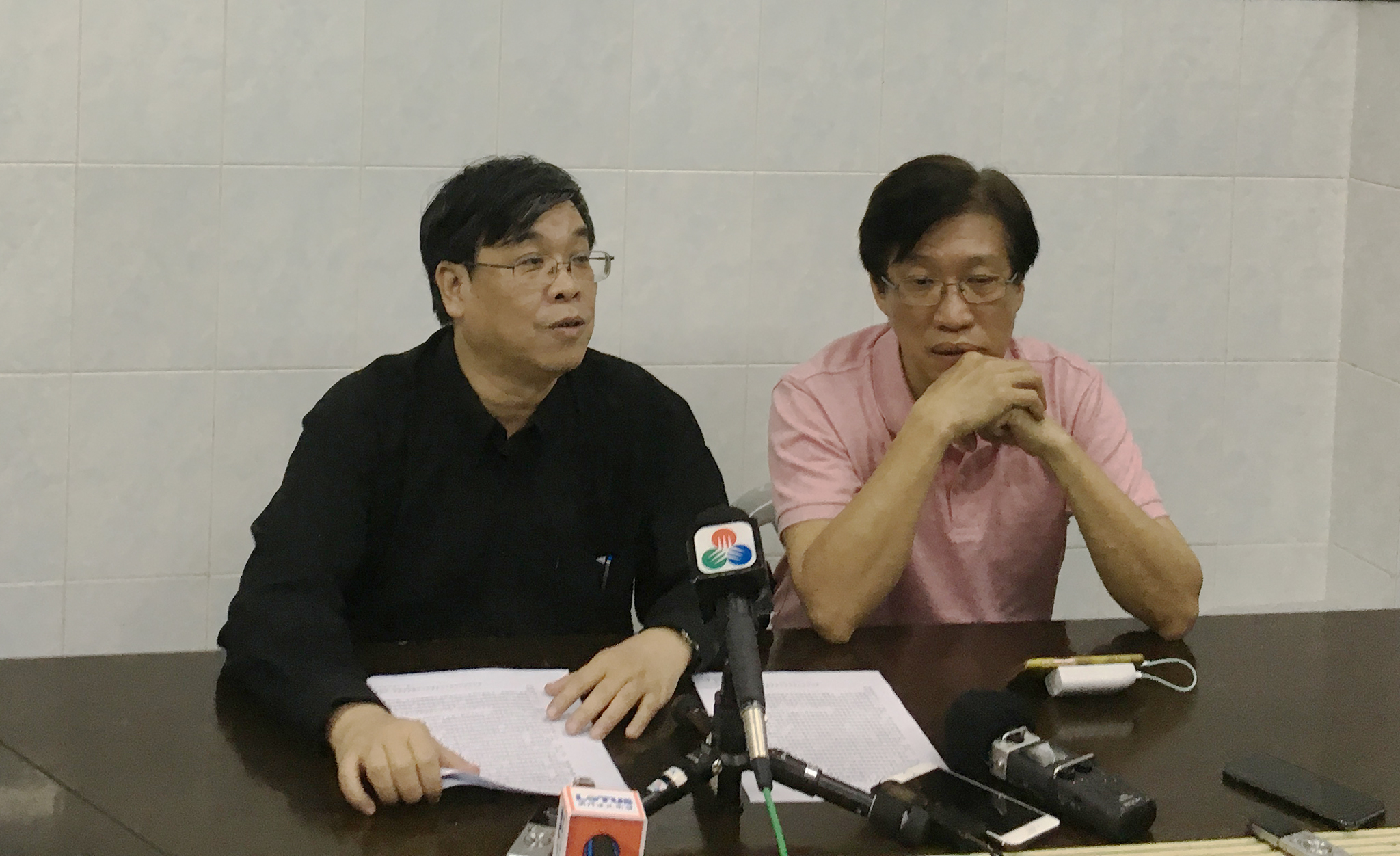 Novos aterros | Ng Kuok Cheong e Au Kam San entregam projecto de lei