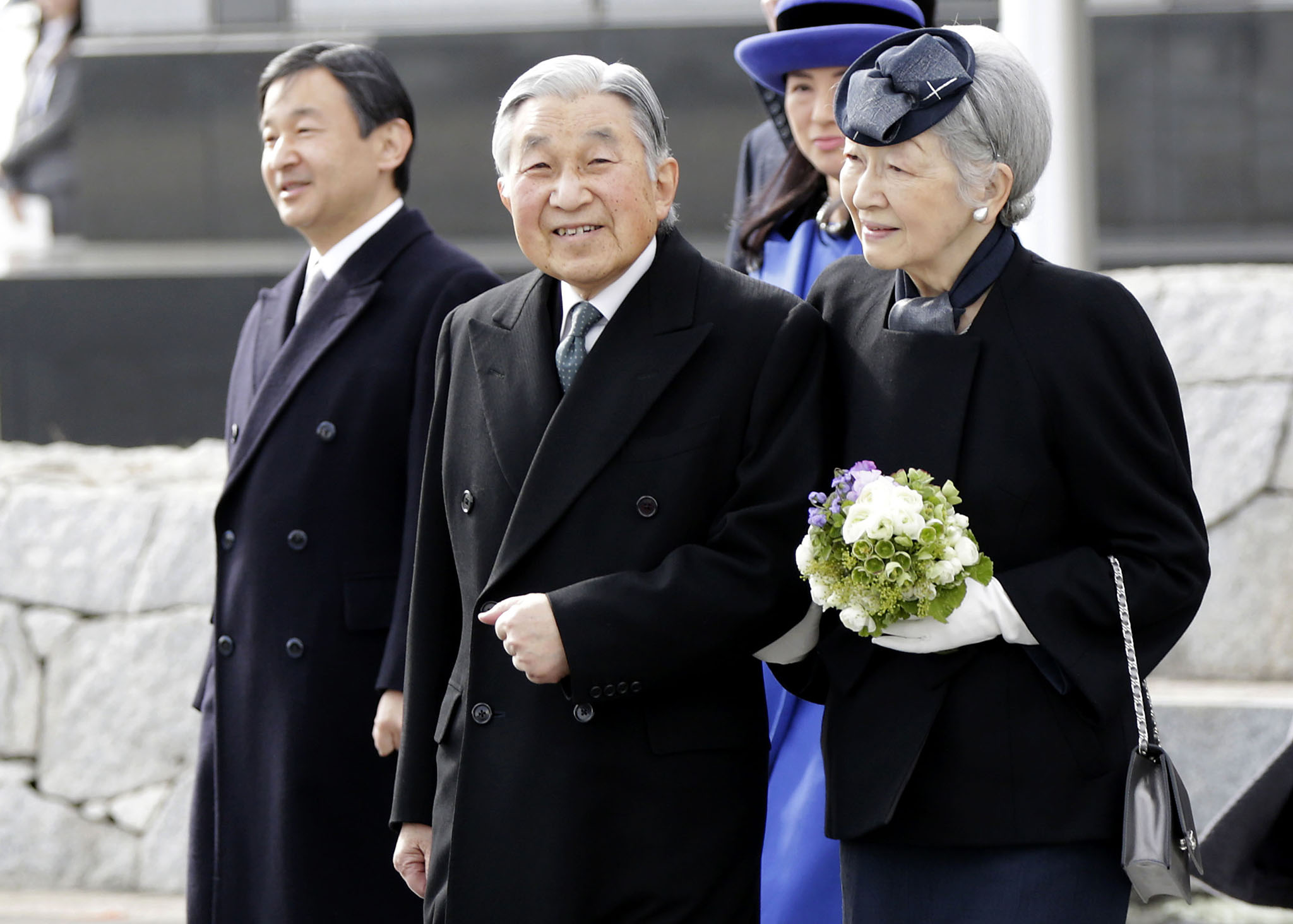 Imperador japonês entronizado em cerimónia com 2.000 convidados