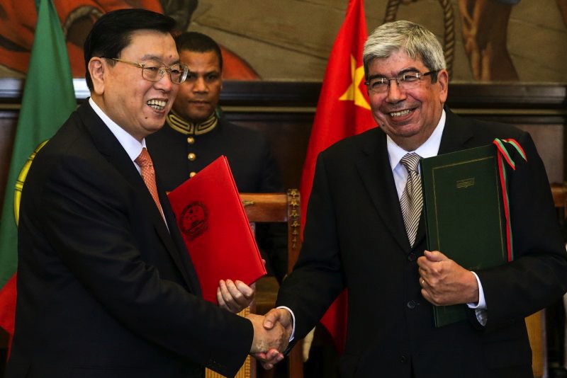 Parlamentos de Portugal e da China assinam memorando
