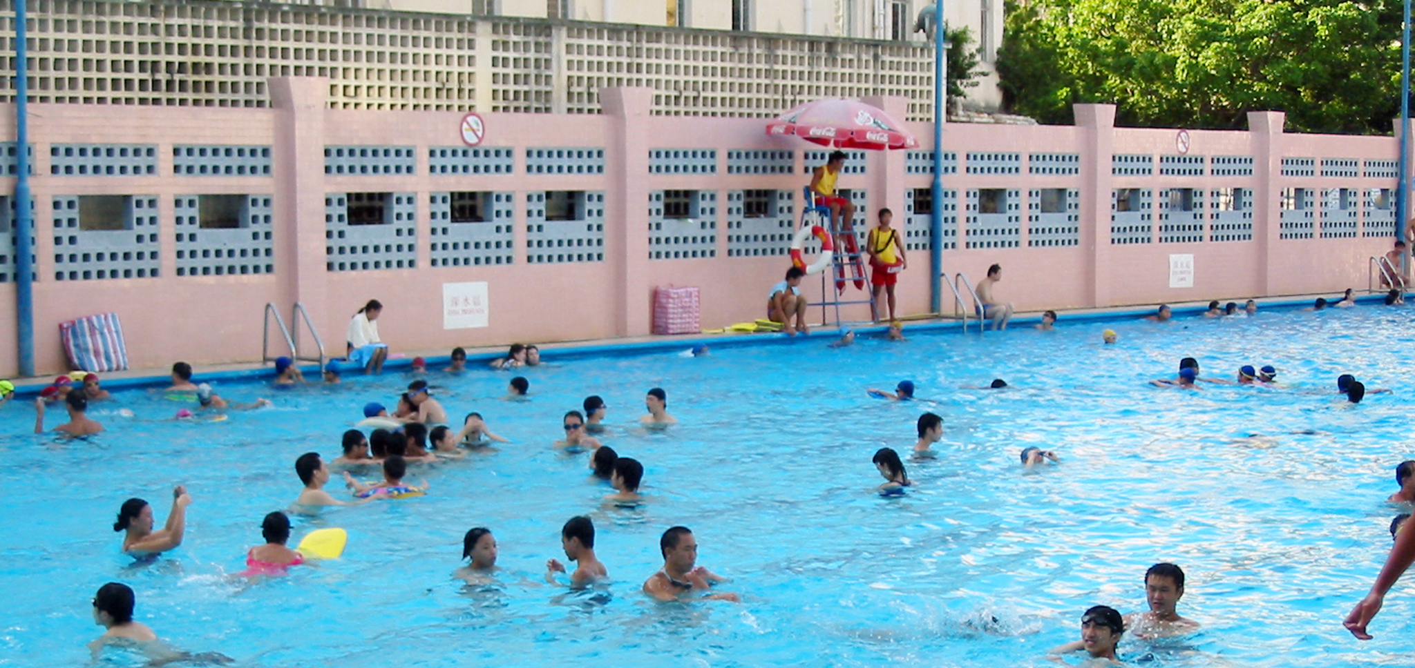 Piscinas privadas | Governo recusa presença obrigatória de nadadores-salvadores