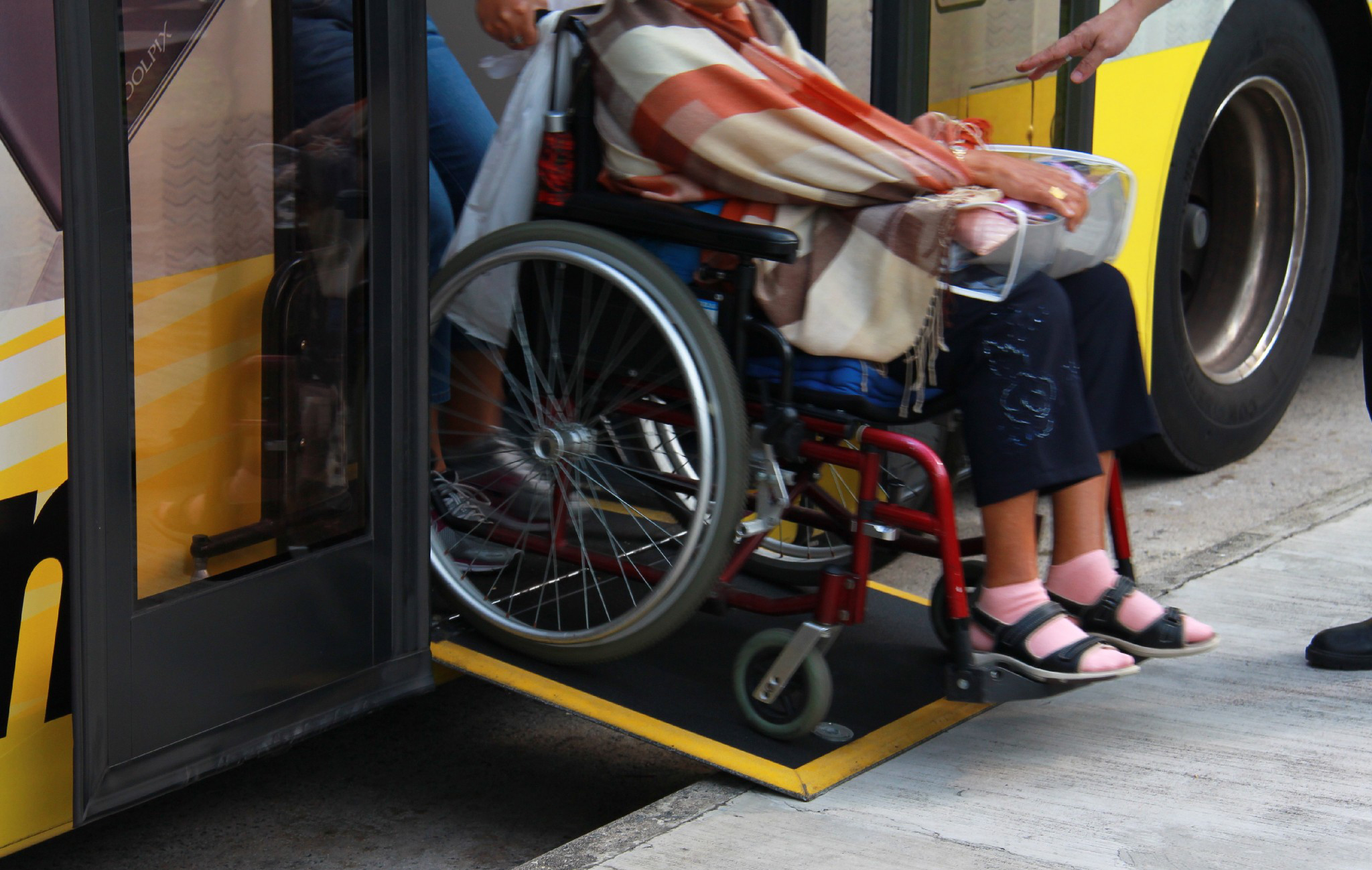 Governo, Cáritas e Cruz Vermelha com serviço para deficientes