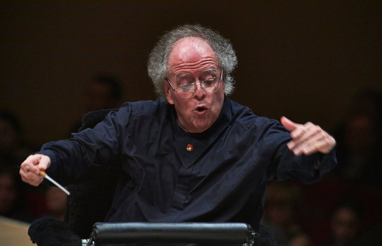 Nova Iorque : Ópera Metropolitana suspende maestro James Levine