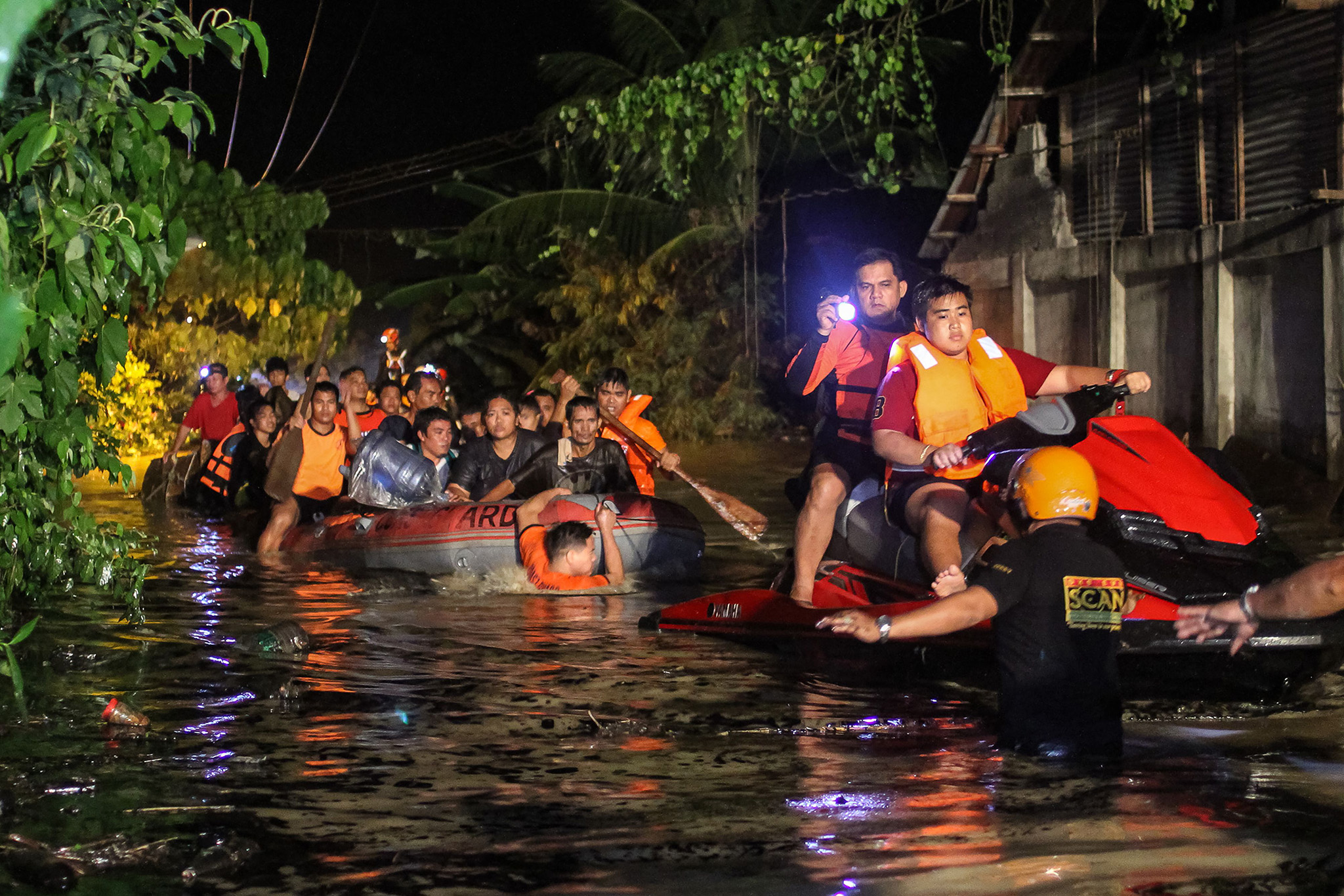 Catástrofe | Tufão Tembi deixa rasto mortal nas Filipinas e dirige-se para o Vietname