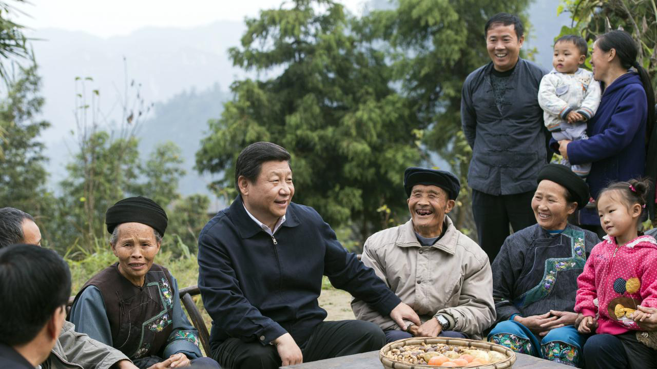 “Tenho como trabalho servir o povo”, disse Xi Jinping aos aldeãos dos subúrbios de Chengdu