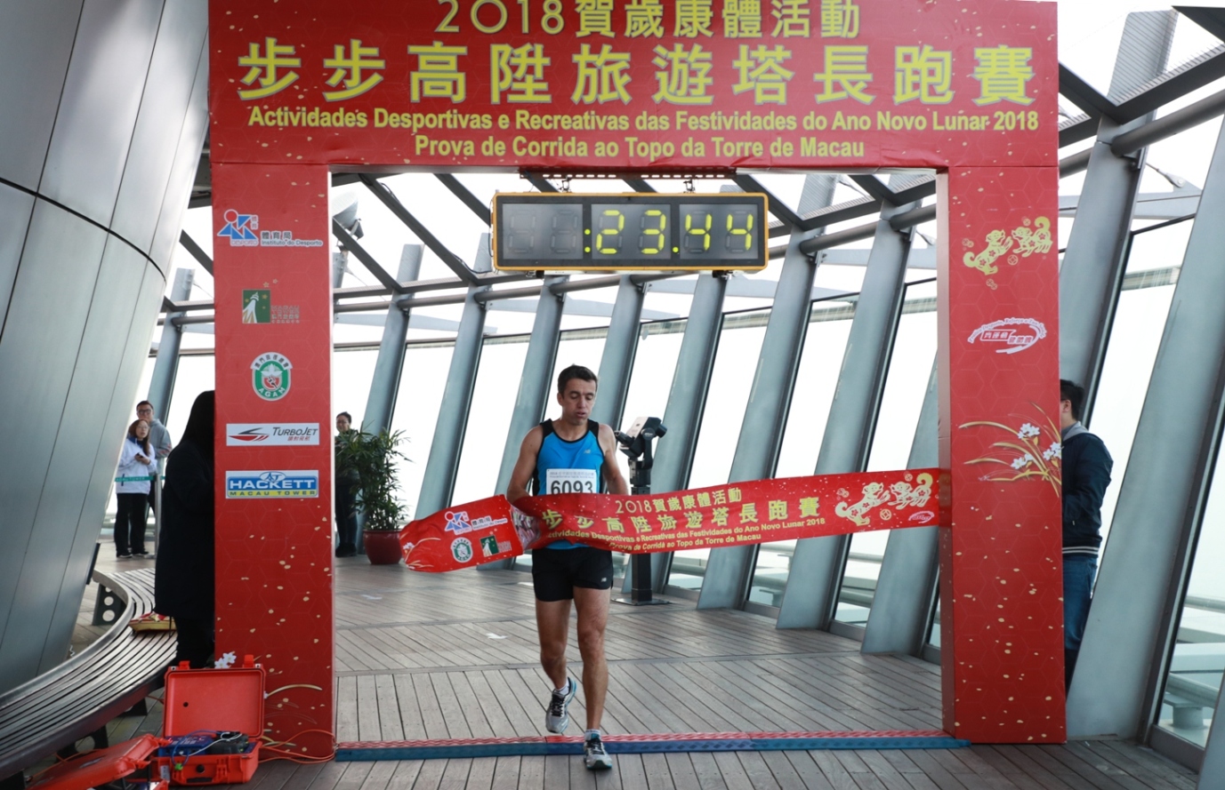Atletismo | Pedro Ribeiro vence corrida à Torre de Macau