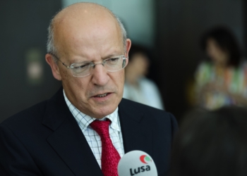 Ministro dos Negócios Estrangeiros chinês visita Portugal em Maio. Santos Silva vem no final do ano