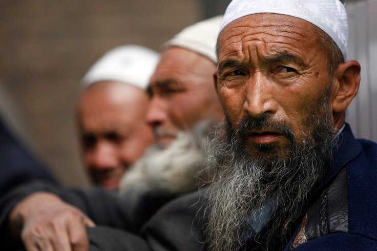 Chineses de minoria étnica muçulmana radicados no estrangeiro contestam repressão