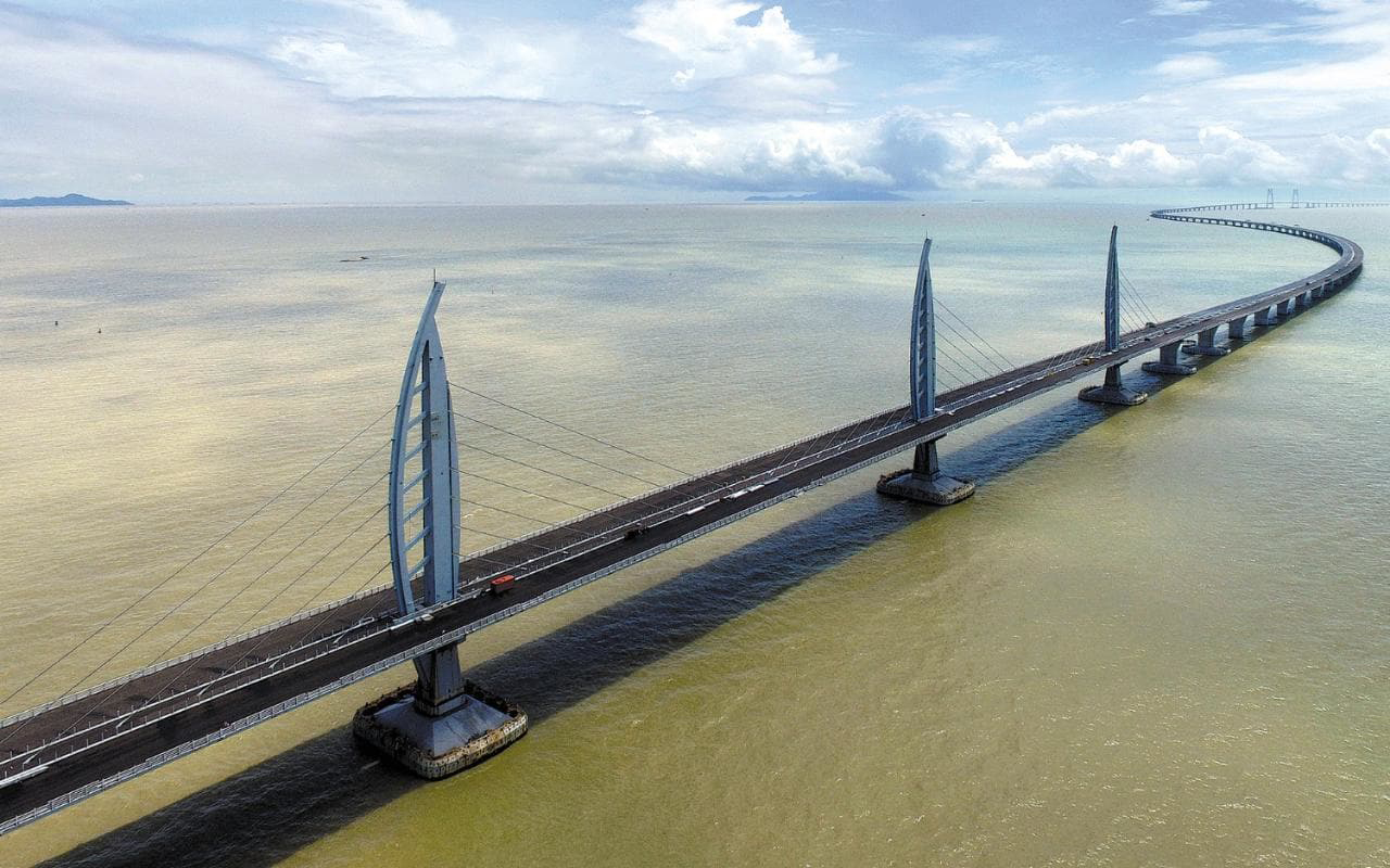 Ponte do Delta | Autoridades relativizam despreendimento de blocos de betão de ilha artificial