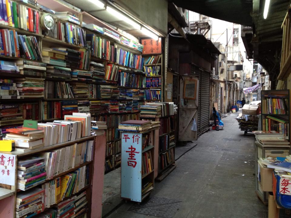 Hong Kong | Editores de livros escolares apagam conteúdos dos manuais