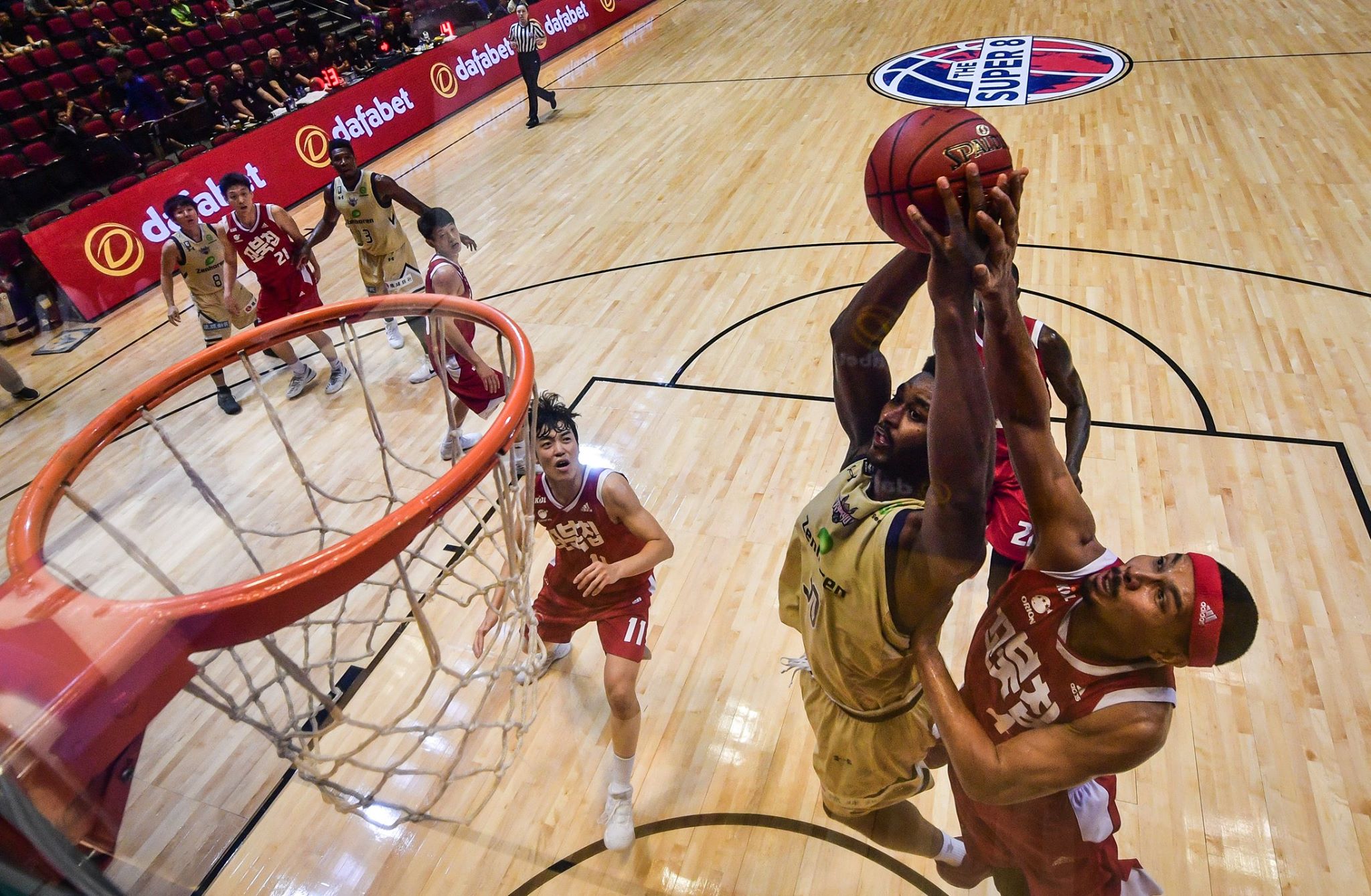 Equipas de basquetebol da Coreia do Sul em Pyongyang para jogo amigáveis