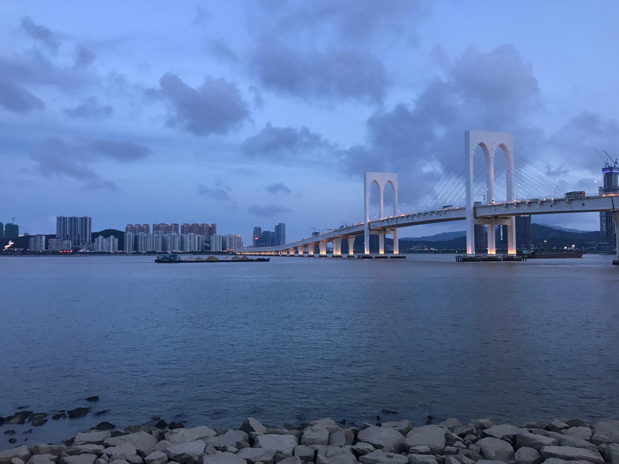 Ligação Macau-Taipa | Pereira Coutinho exige mudanças no trânsito 