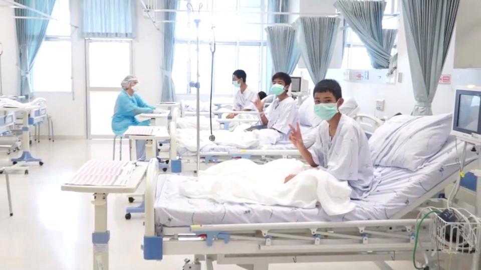 Jovens resgatados na Tailândia têm alta na quinta-feira