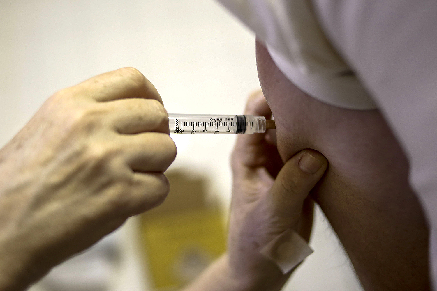 TNR | SS vão ponderar normas de vacinação para não residentes