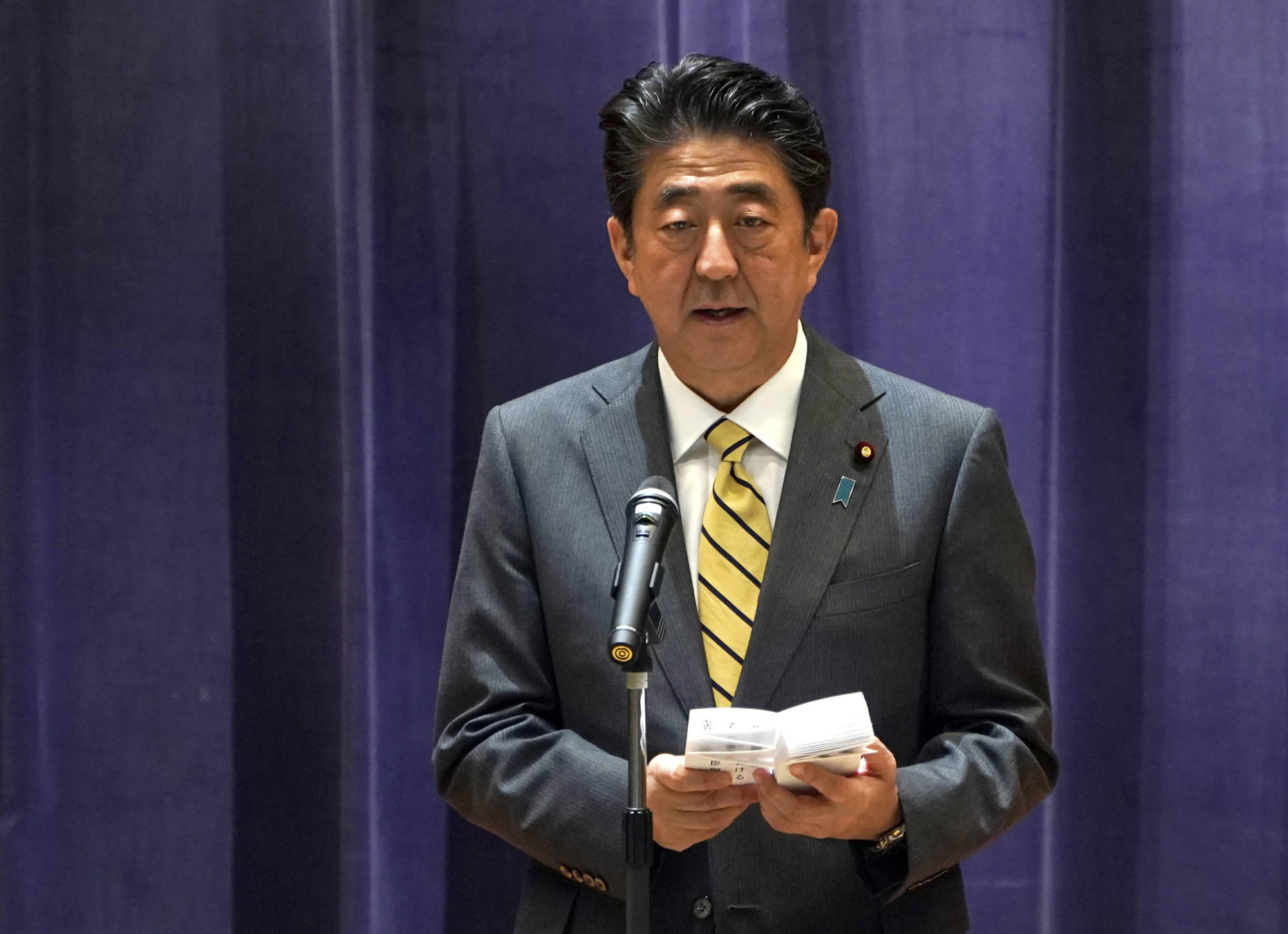 Japão | Abe promete reformar Constituição em caso de novo mandato