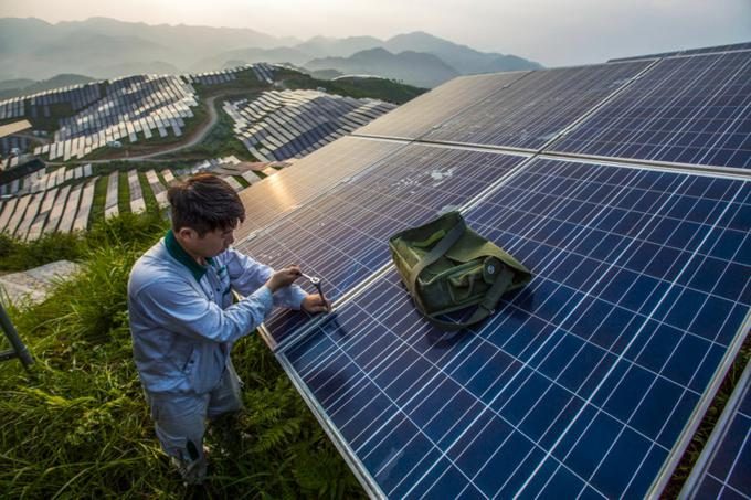 UE | Pequim saúda fim das restrições sobre a venda de painéis solares