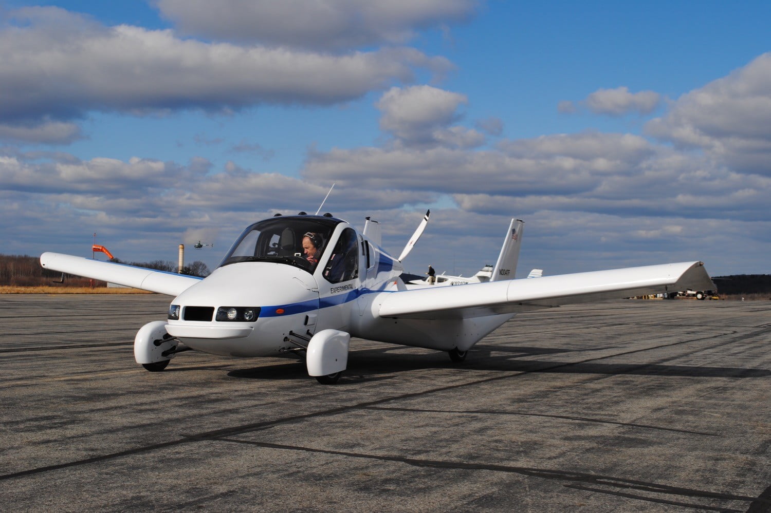 Primeiro carro voador começa a ser vendido em Outubro
