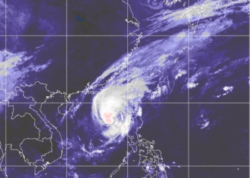 Içado sinal 1 de tempestade com a passagem do tufão Yutu