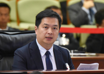 Lam Lon Wai pede educação nas escolas sobre o cigarro electrónico 