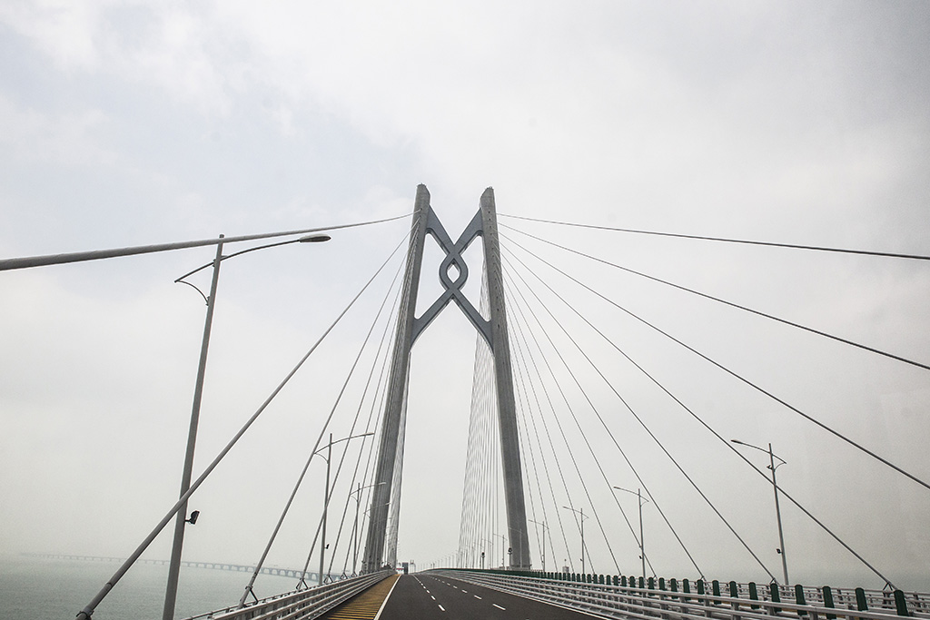 Ponte HKZM | Suspensão de dísticos de circulação em Outubro