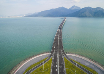 “Eu abro oficialmente a ponte Hong Kong-Zhuhai-Macau”