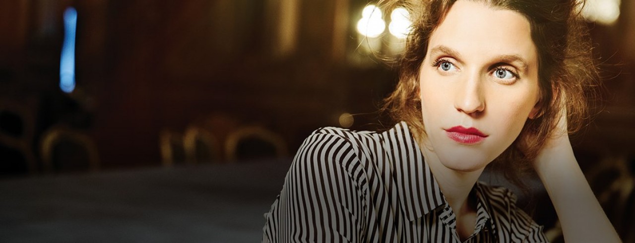 Luísa Sobral faz o elogio da imperfeição em “Rosa”, o novo álbum, quase como um concerto