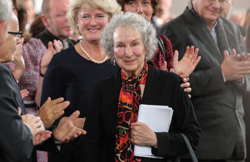Escritora Margaret Atwood anuncia continuação de “História de uma serva”