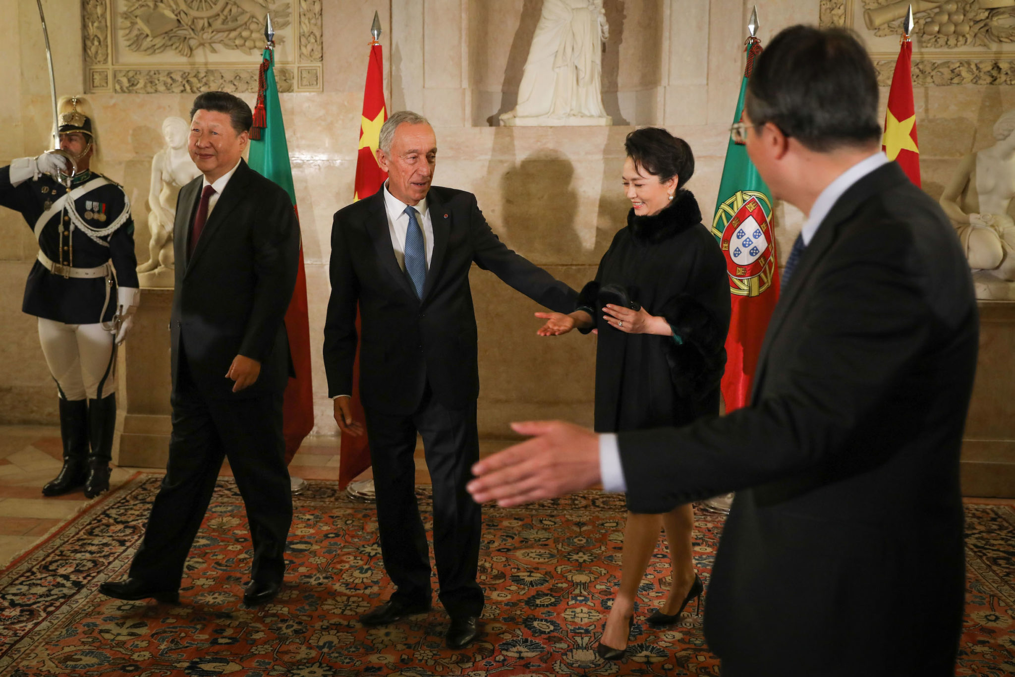 Xi Jinping em Portugal | PR chinês sublinha “pontos de convergência e interesses comuns”