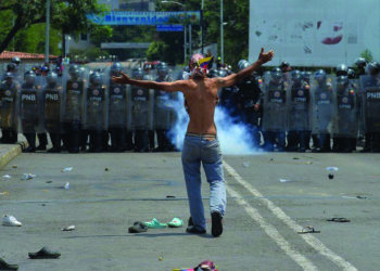 UE condena uso de violência na entrada de ajuda humanitária na Venezuela