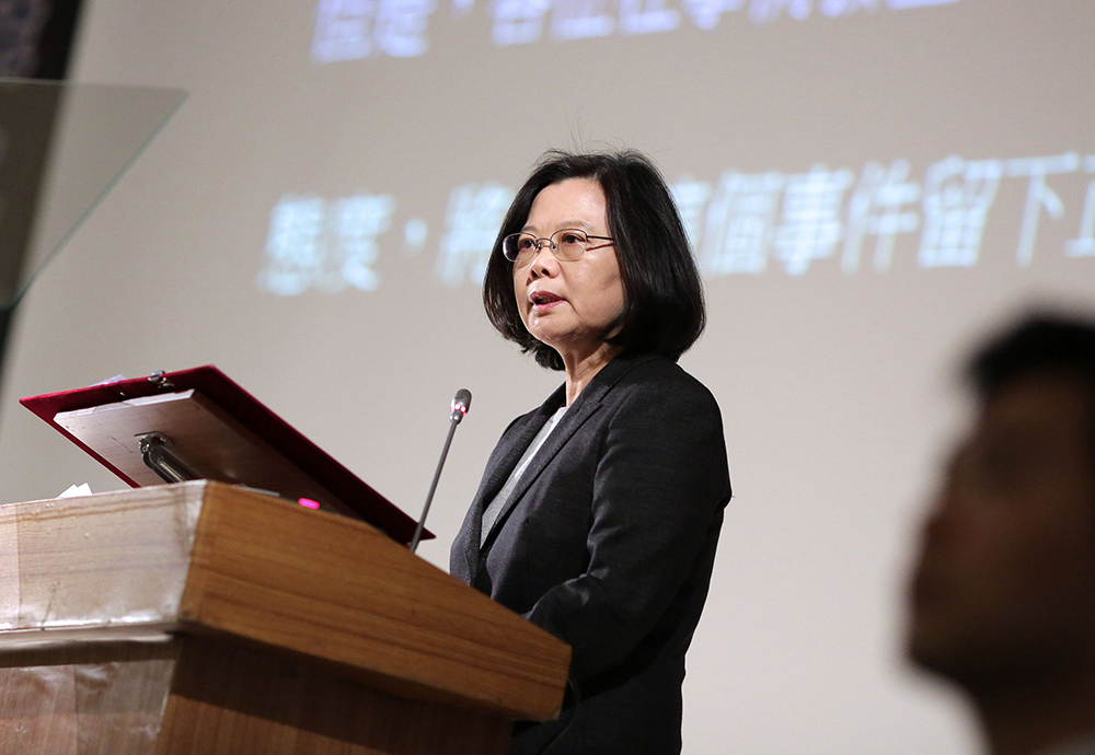 Taiwan |China compara resistência a tentativa de bloquear carro com um braço