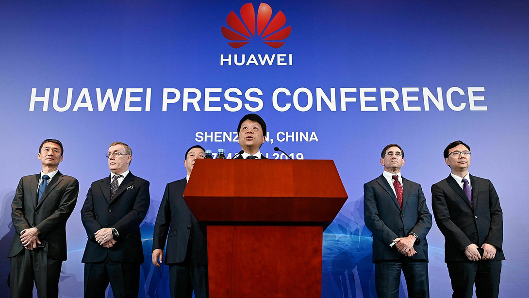 Huawei admite quebra de receitas superior a 30 mil milhões de dólares