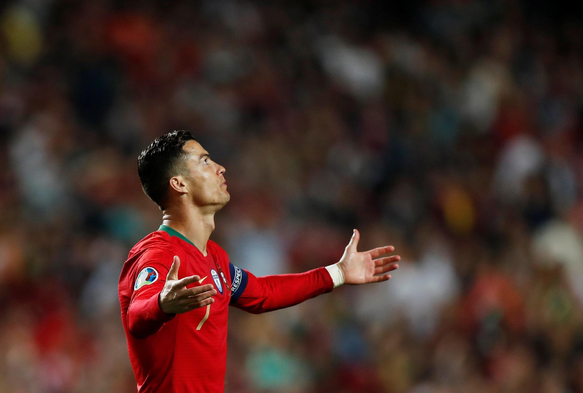 Cristiano Ronaldo diz que portugueses devem acreditar na selecção