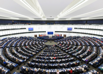 Parlamento Europeu | Eleitores já começaram a votar, portugueses votam domingo